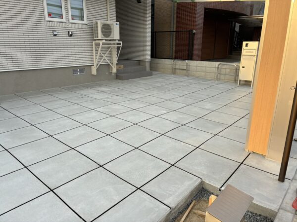 画像：愛知県｜建物前スペース
