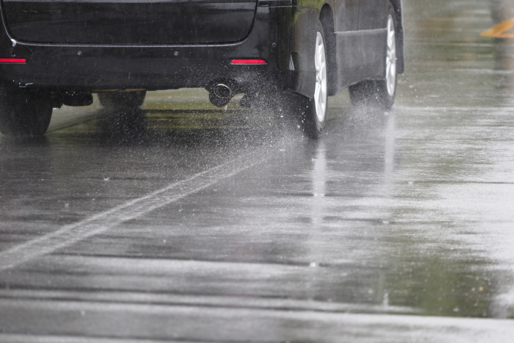 画像:雪・雨天時に滑り止め効果を発揮