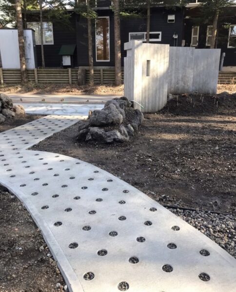 画像：長野県｜玄関前の道