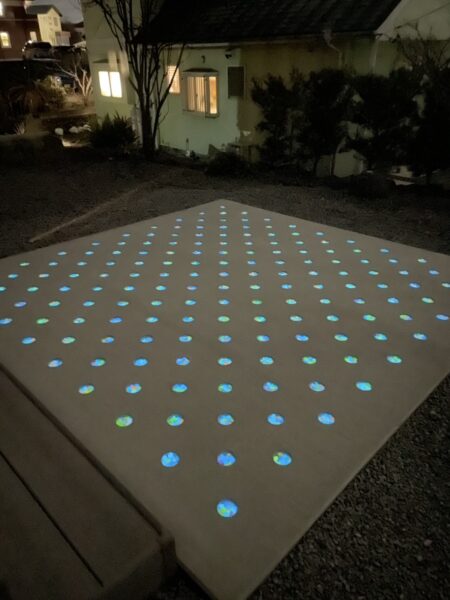 画像：静岡県｜夜に輝くDotcon(発光石)